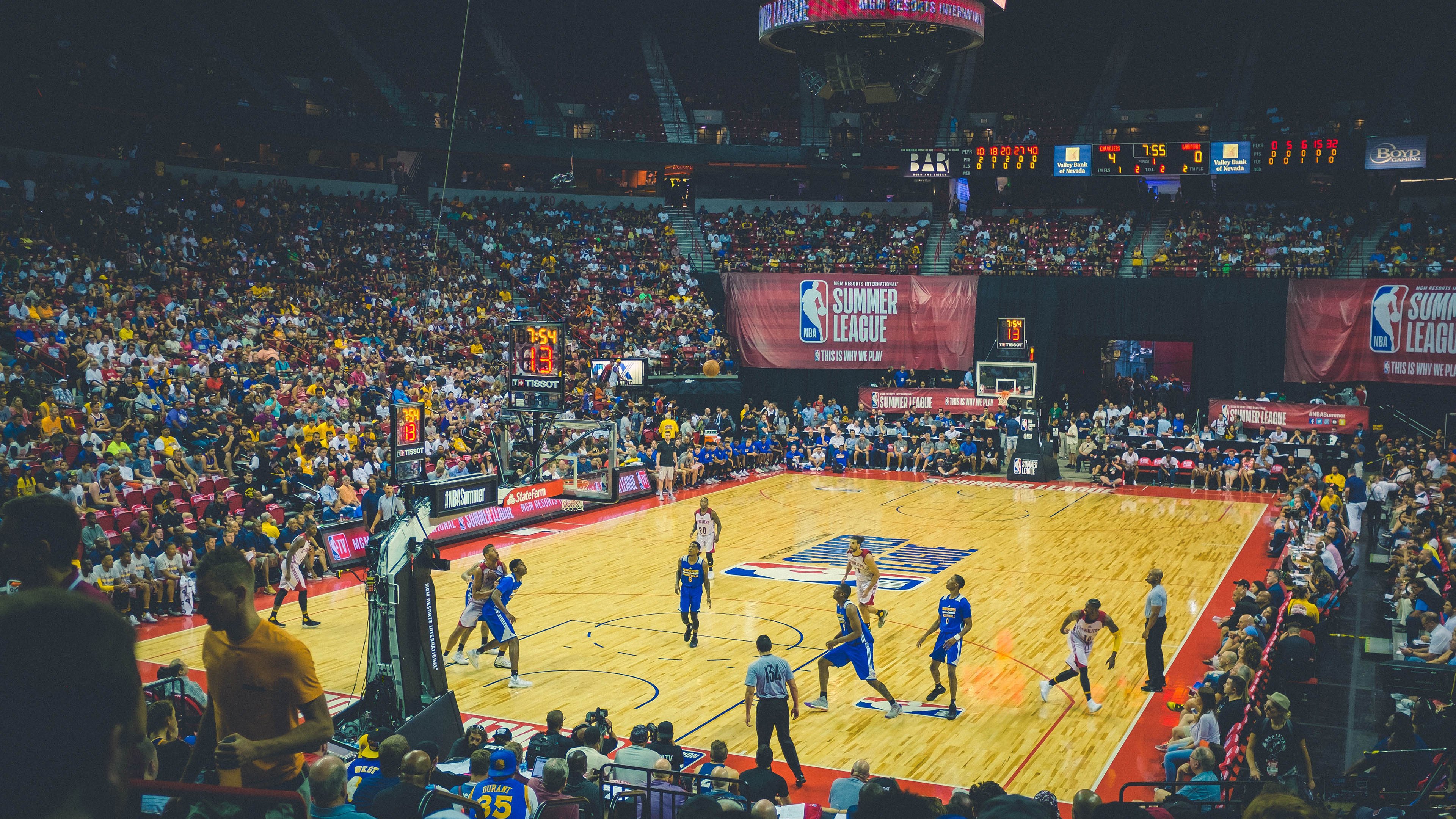 英超发挥震撼,精彩反击与战术变化成为亮点,英超当下最流行的战术打法, 或将引领世界足球潮流!