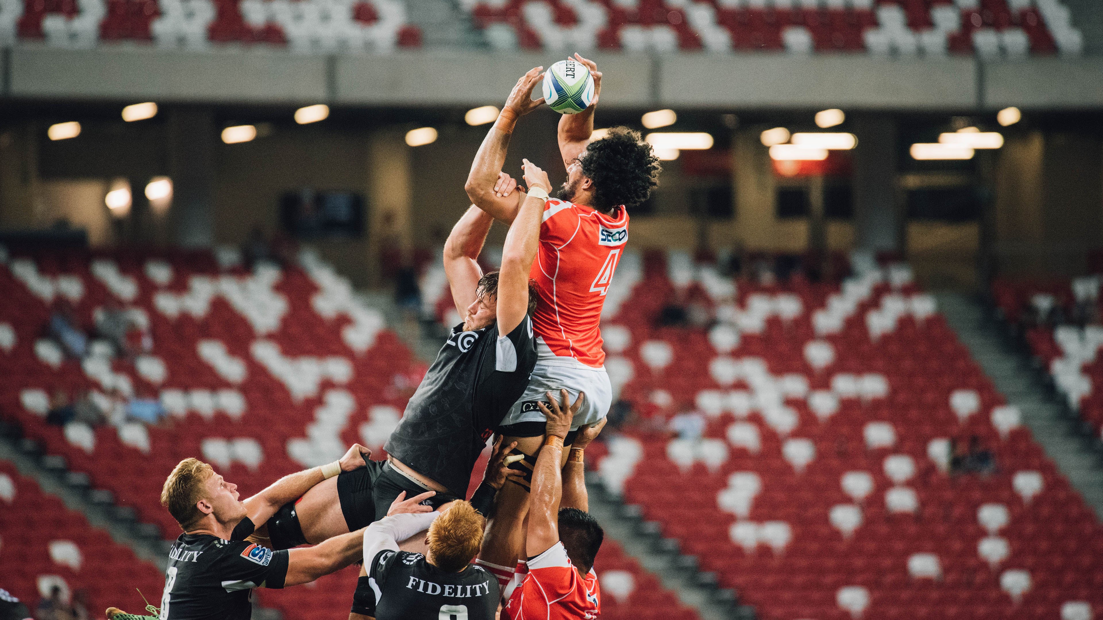 协作攀岩挑战,团队默契的极限考验,攀岩队友